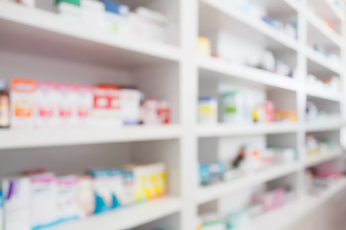 pharmacy-drugstore-blur-abstract-background